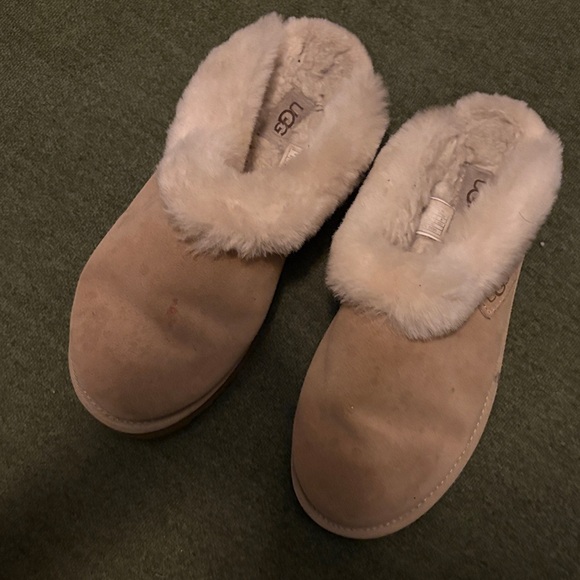 UGG Beige Slippers with Plush Lining - Picture 4 of 13